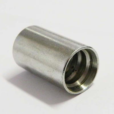 Jupe à sertir pour flexible thermoplastique